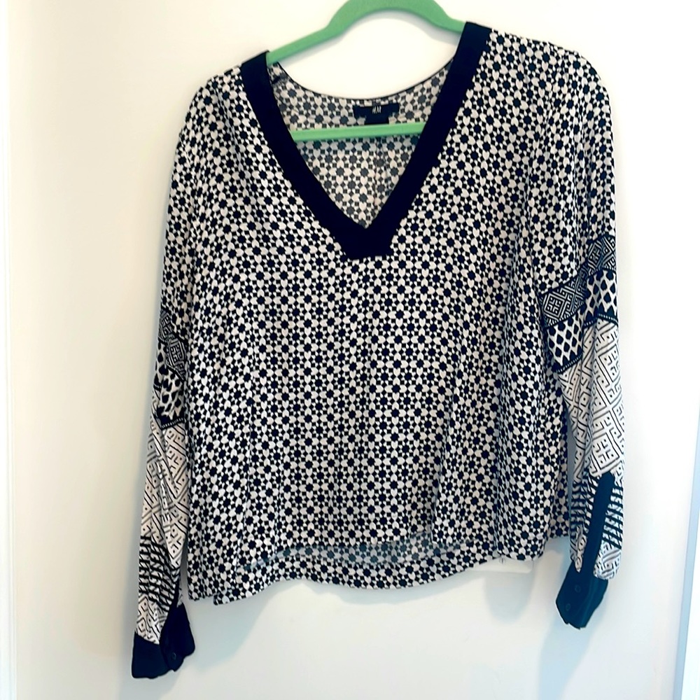 Light long sleeve top